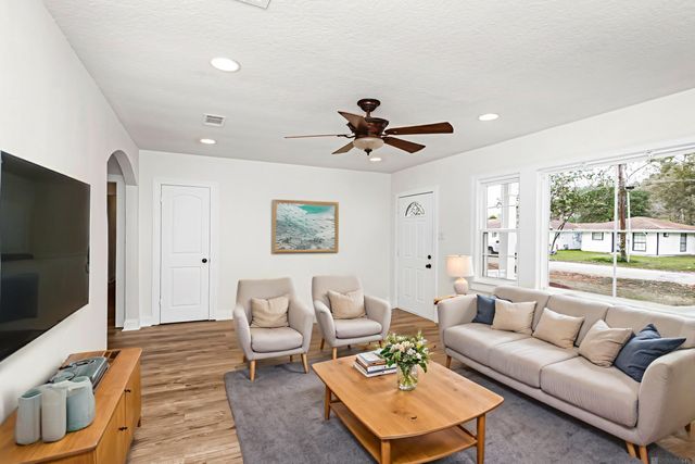 232 North St, Denham Springs, LA 70726