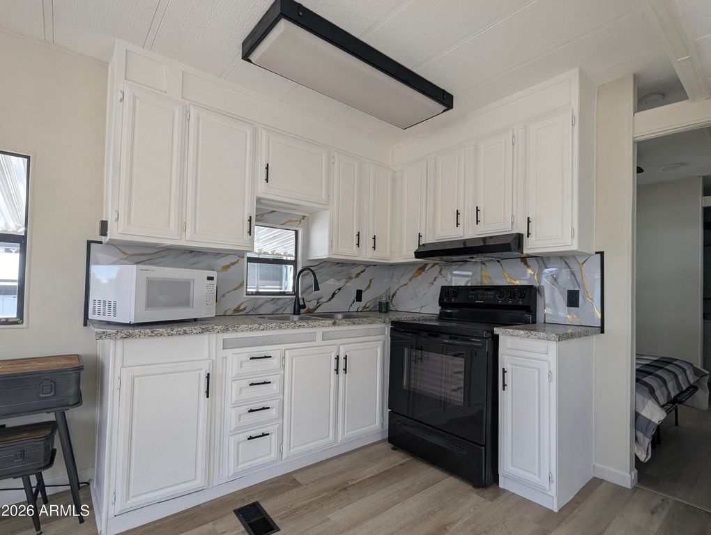 106 E HEDGE Drive, Florence, AZ 85132 — photo 3