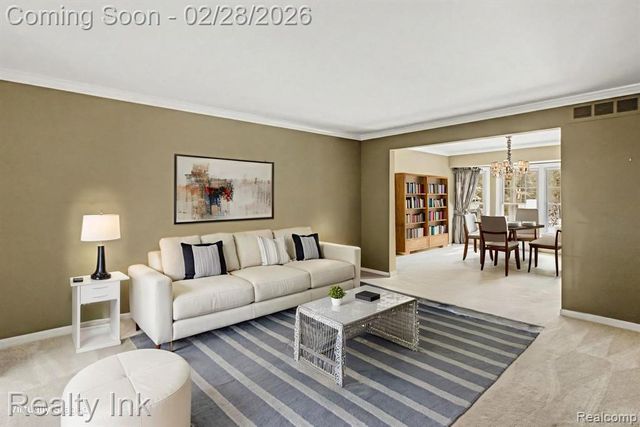 1636 Kilburn Road, Rochester Hills, MI 48306