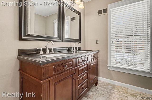 1636 Kilburn Road, Rochester Hills, MI 48306