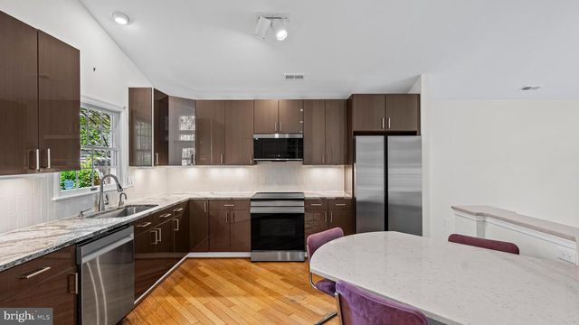 24 STAGS LEAP CT, Baltimore, MD 21208