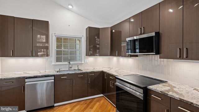 24 STAGS LEAP CT, Baltimore, MD 21208
