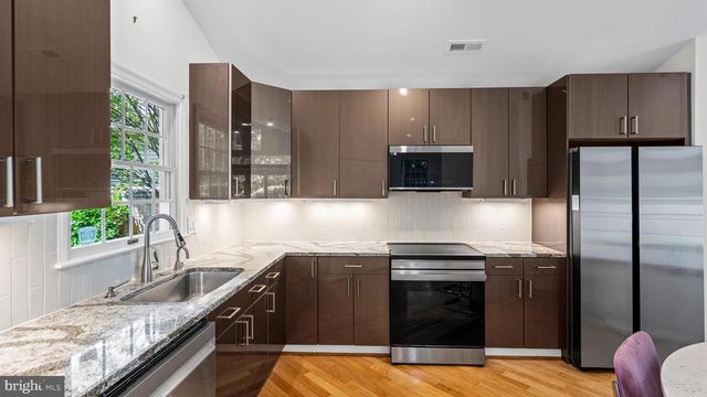 24 STAGS LEAP CT, Baltimore, MD 21208