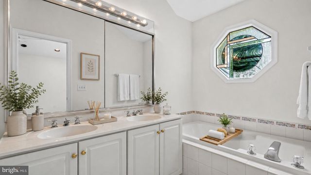24 STAGS LEAP CT, Baltimore, MD 21208