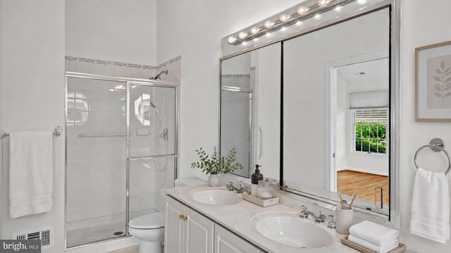 24 STAGS LEAP CT, Baltimore, MD 21208