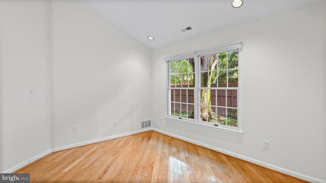 24 STAGS LEAP CT, Baltimore, MD 21208