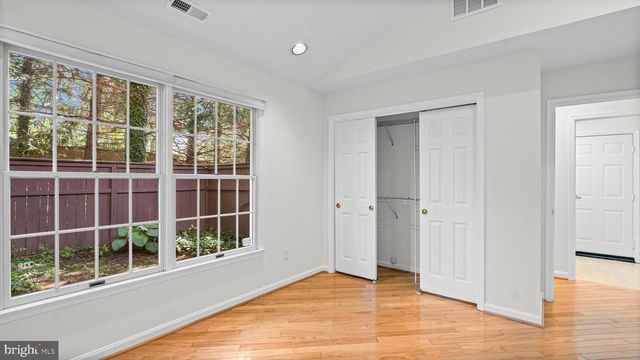 24 STAGS LEAP CT, Baltimore, MD 21208