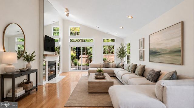 24 STAGS LEAP CT, Baltimore, MD 21208