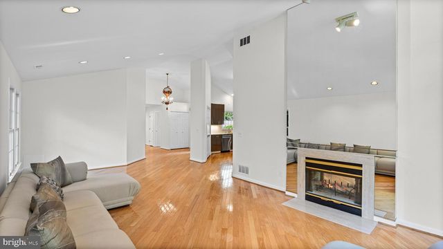 24 STAGS LEAP CT, Baltimore, MD 21208