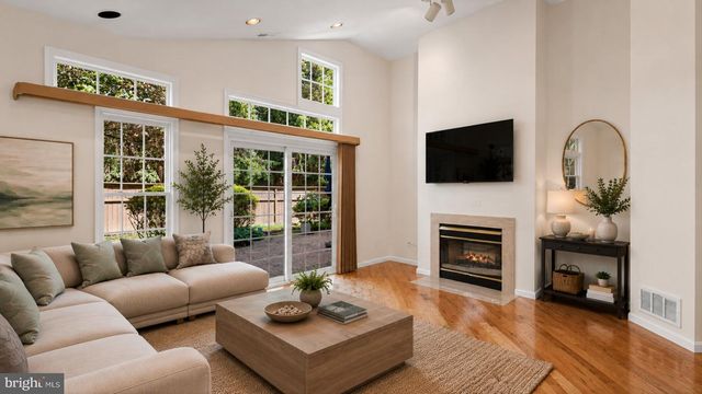 24 STAGS LEAP CT, Baltimore, MD 21208