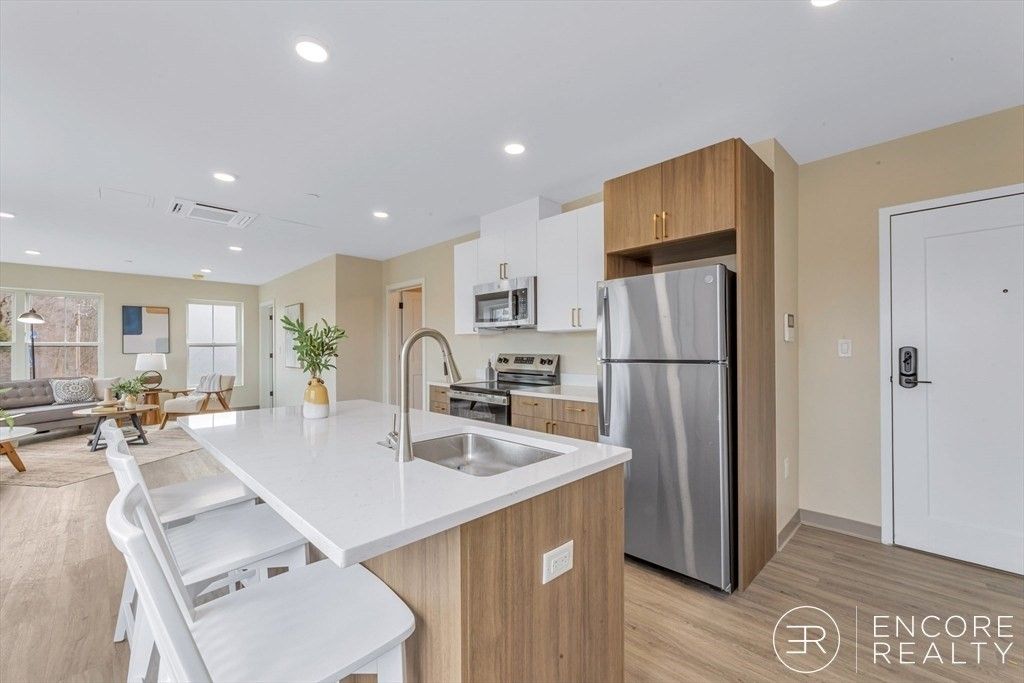 375 Cummins Hwy 201, Boston, MA 02131