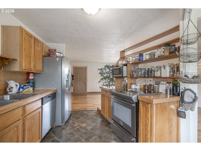 8775 FORT HILL Rd, Willamina, OR 97396
