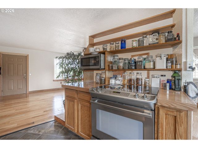 8775 FORT HILL Rd, Willamina, OR 97396