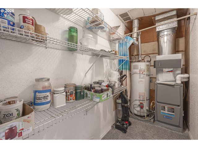 8775 FORT HILL Rd, Willamina, OR 97396