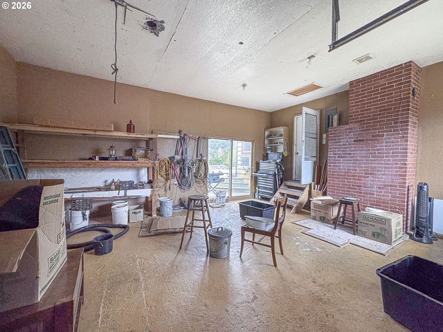 8775 FORT HILL Rd, Willamina, OR 97396