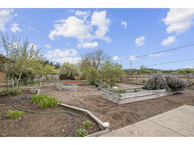 8775 FORT HILL Rd, Willamina, OR 97396