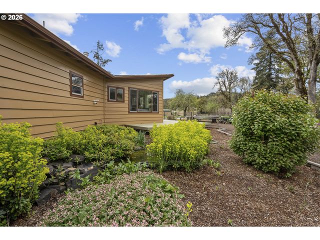 8775 FORT HILL Rd, Willamina, OR 97396