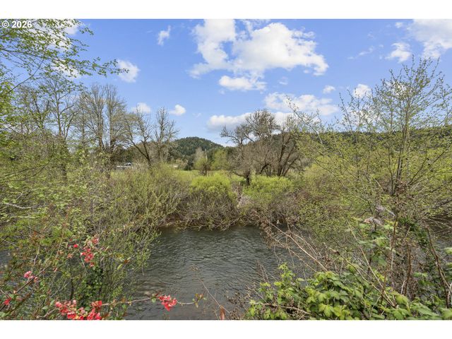 8775 FORT HILL Rd, Willamina, OR 97396