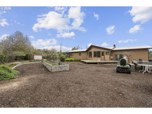 8775 FORT HILL Rd, Willamina, OR 97396