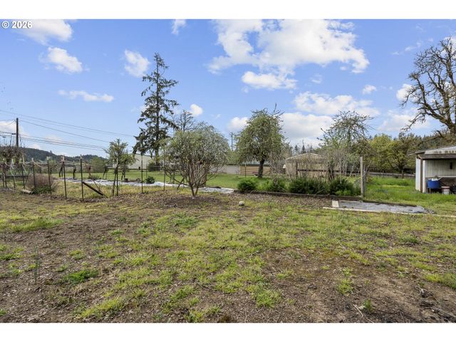 8775 FORT HILL Rd, Willamina, OR 97396