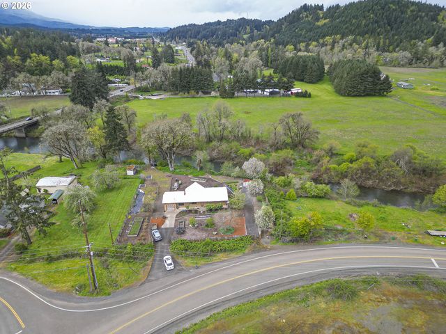 8775 FORT HILL Rd, Willamina, OR 97396