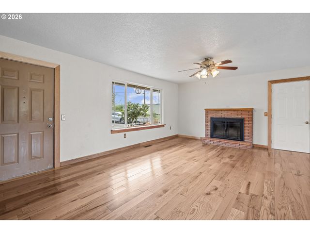 8775 FORT HILL Rd, Willamina, OR 97396