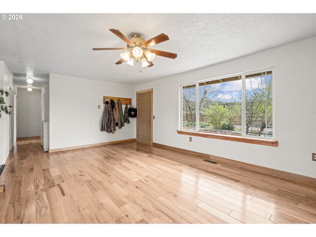 8775 FORT HILL Rd, Willamina, OR 97396
