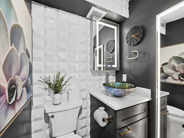 2421 PROSPECT STREET, Sarasota, FL 34239