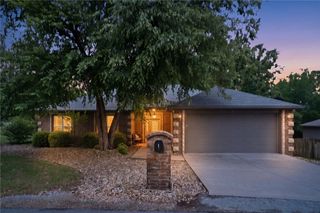 1 Lillian Lane, Bella Vista, AR 72715