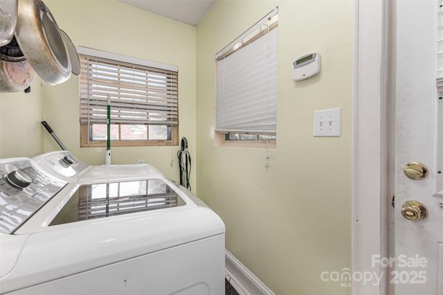 418 W 9th Street, Newton, NC 28658