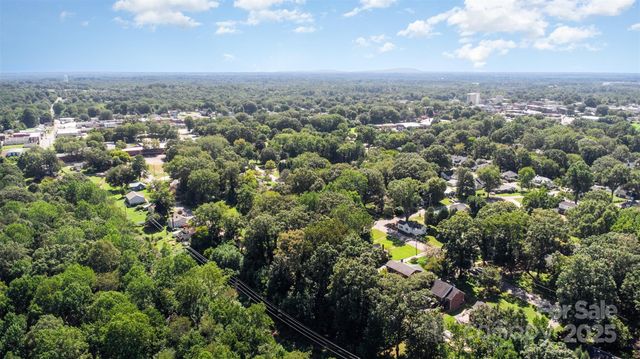 418 W 9th Street, Newton, NC 28658
