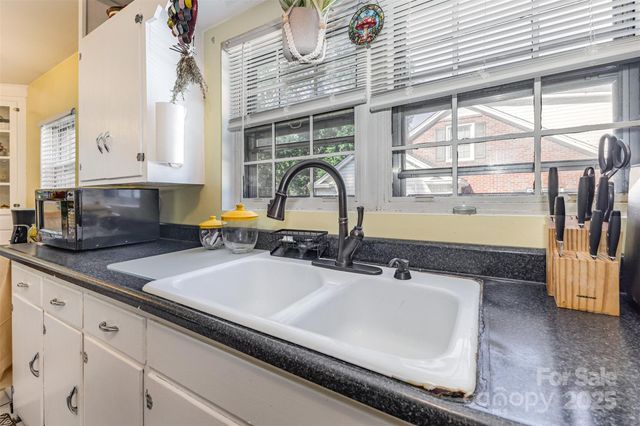 418 W 9th Street, Newton, NC 28658