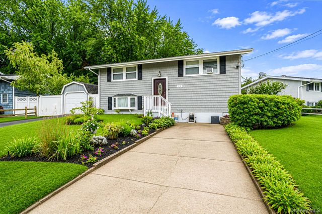 44 Buckskin Lane, Selden, NY 11784