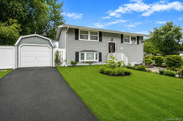 44 Buckskin Lane, Selden, NY 11784