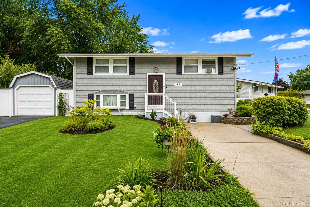 44 Buckskin Lane, Selden, NY 11784