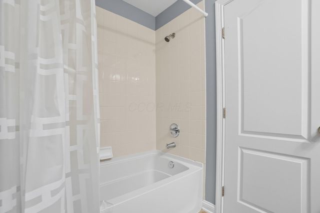 5017 Calais Drive, Columbus, OH 43221