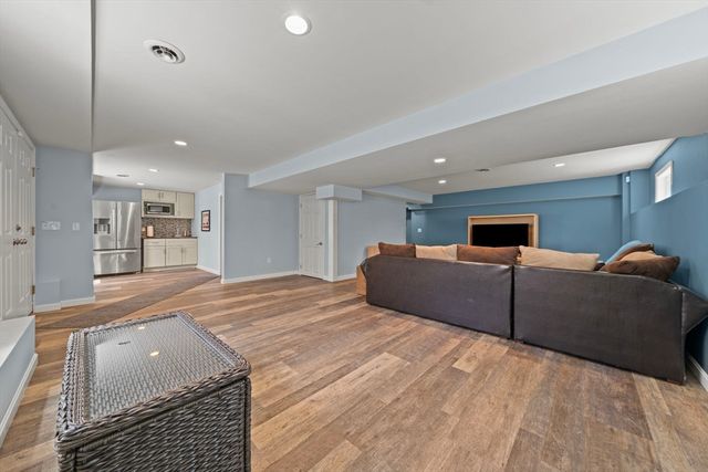 3 Curve Street, Middleton, MA 01949