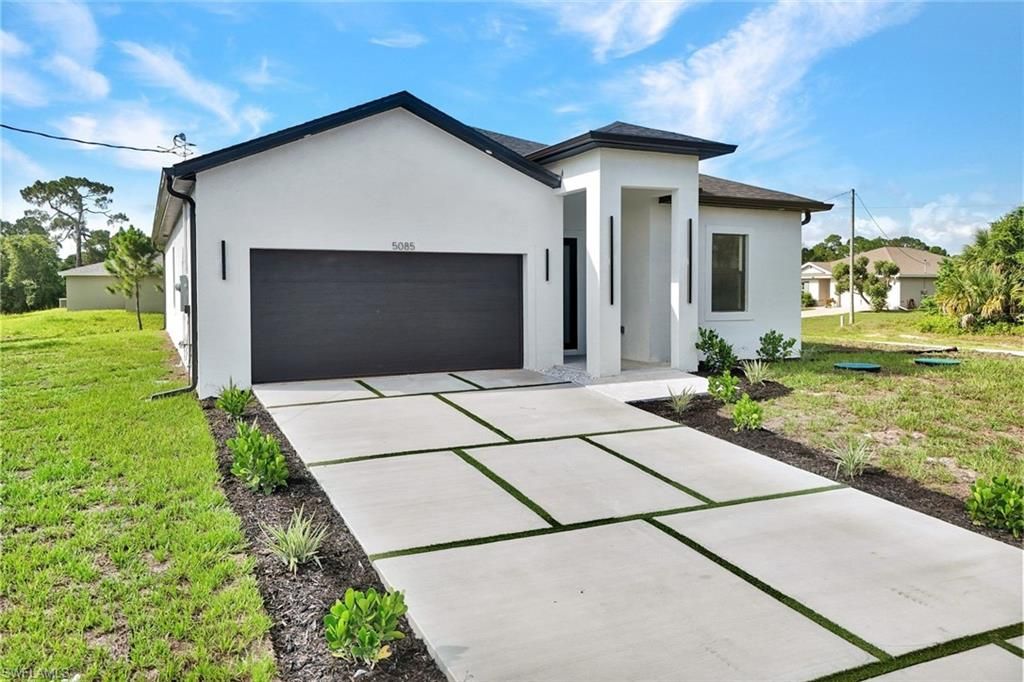 5085 NE Tradewinds CIR, LABELLE, FL 33935 — photo 2