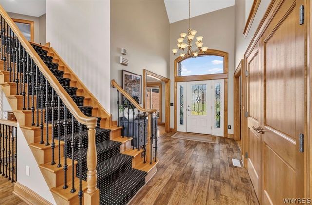 9082 Winding Creek Lane, Clarence, NY 14032