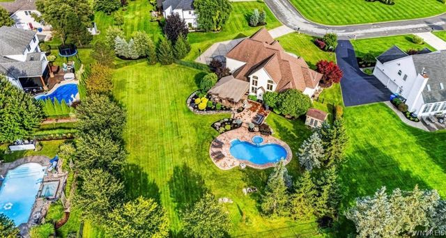 9082 Winding Creek Lane, Clarence, NY 14032