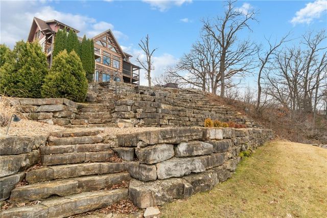 226 Lake Viking Terrace, Gallatin, MO 64640