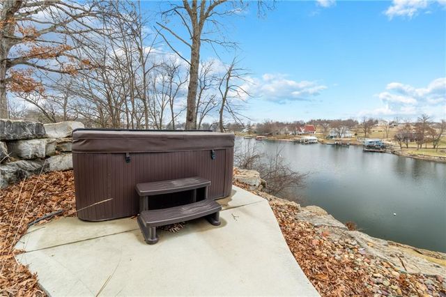 226 Lake Viking Terrace, Gallatin, MO 64640