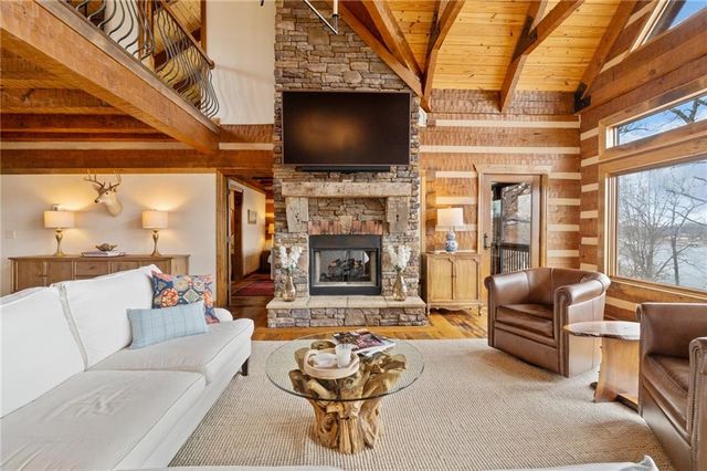 226 Lake Viking Terrace, Gallatin, MO 64640