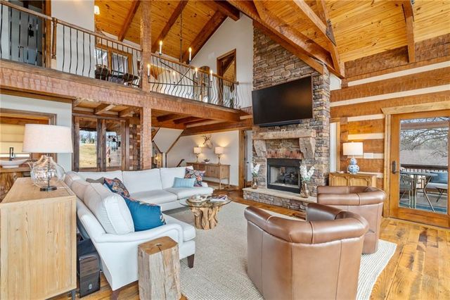 226 Lake Viking Terrace, Gallatin, MO 64640