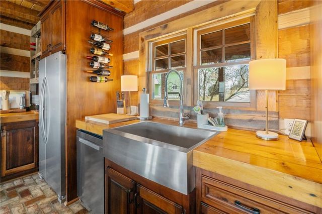 226 Lake Viking Terrace, Gallatin, MO 64640