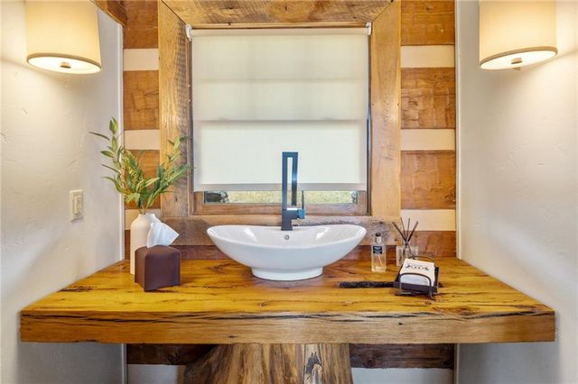 226 Lake Viking Terrace, Gallatin, MO 64640