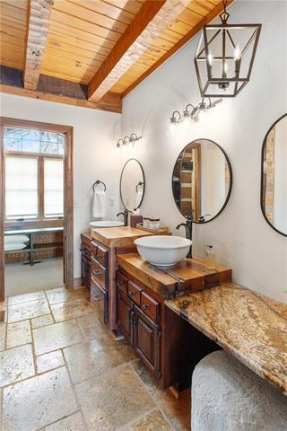 226 Lake Viking Terrace, Gallatin, MO 64640