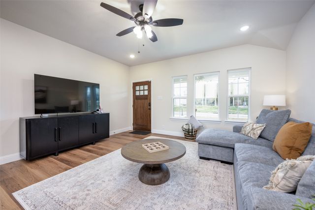 100 Walnut Street, Whitesboro, TX 76273