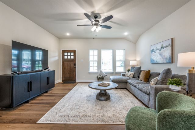 100 Walnut Street, Whitesboro, TX 76273