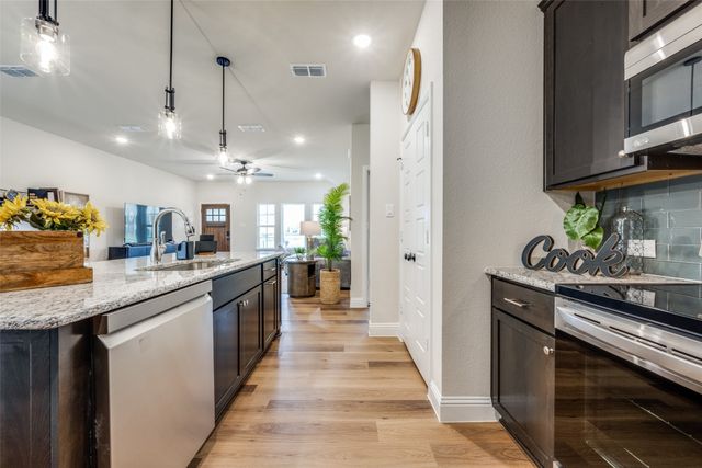 100 Walnut Street, Whitesboro, TX 76273